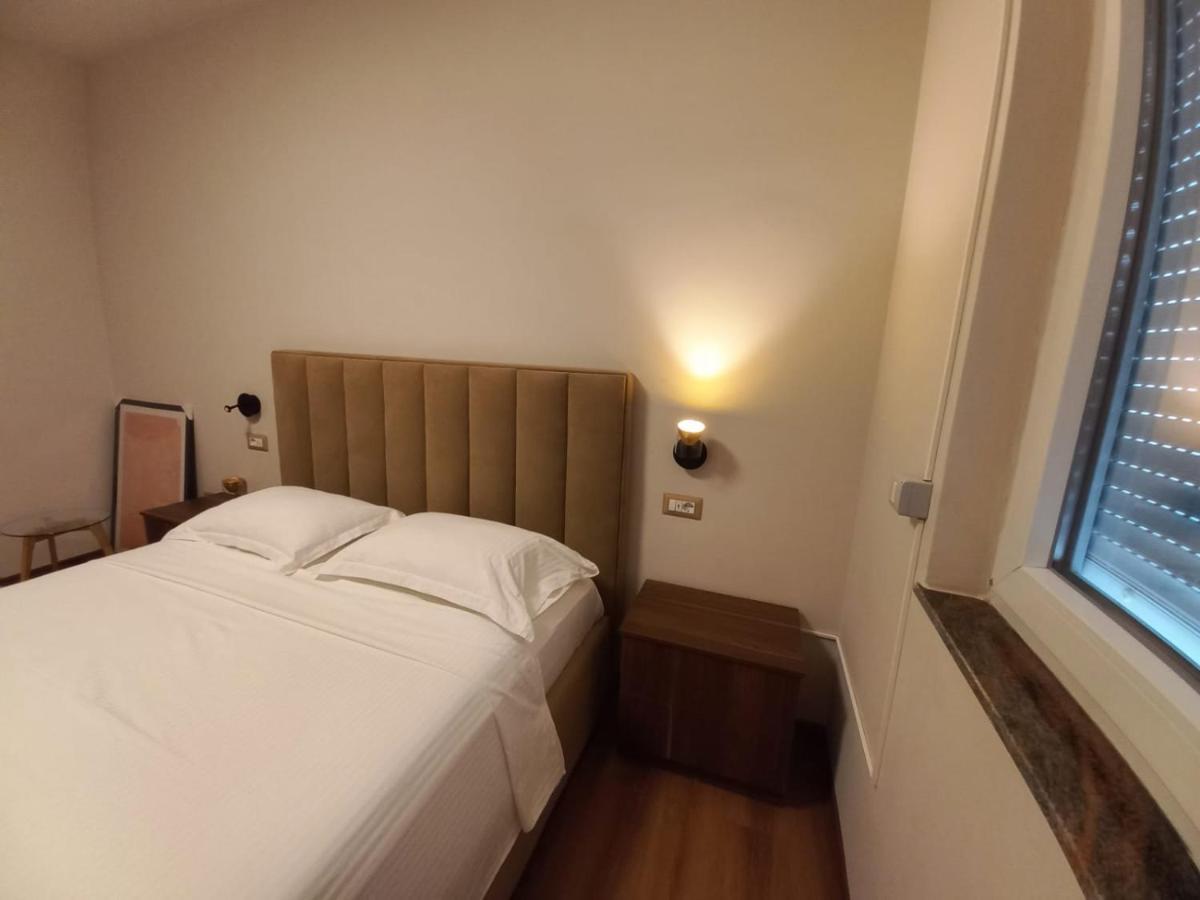 Penthouse Rooms & Aparts Тирана Екстериор снимка