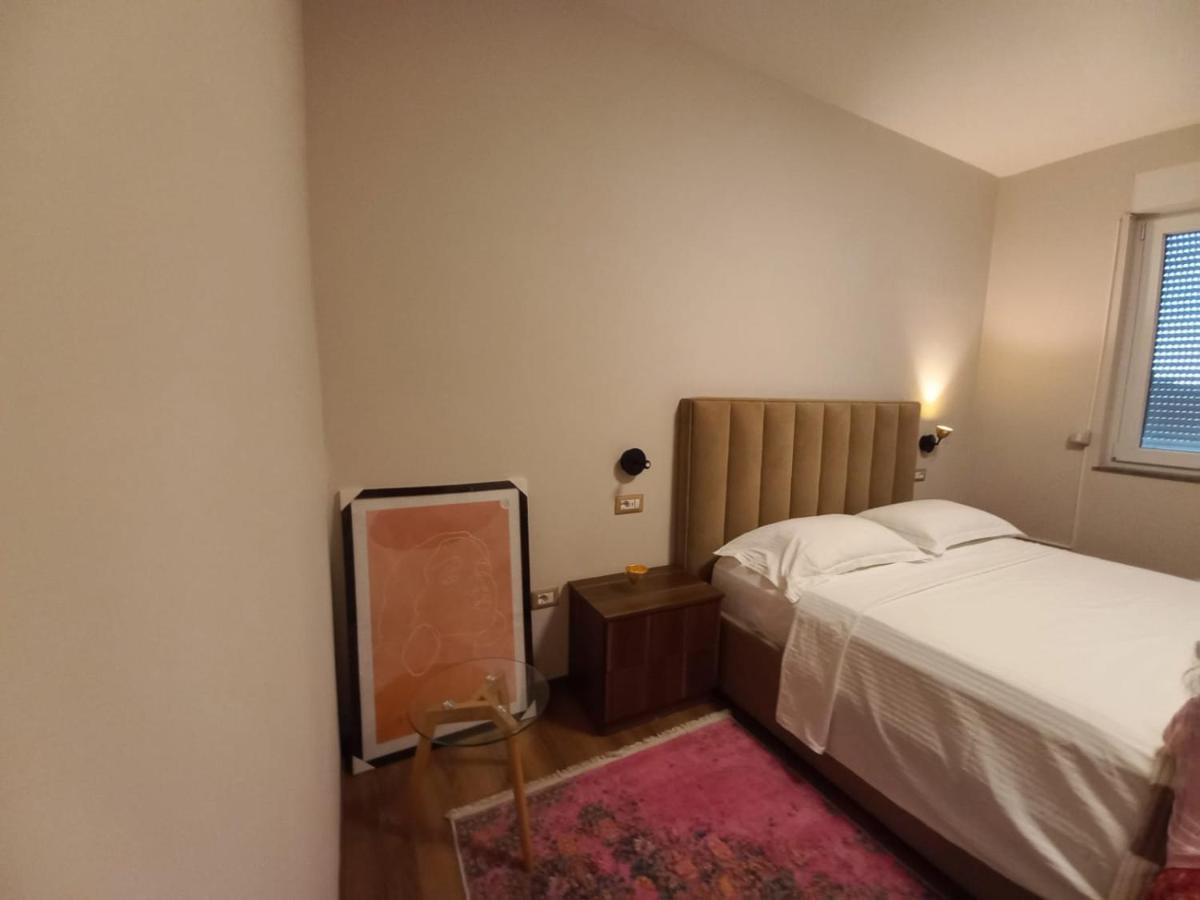 Penthouse Rooms & Aparts Тирана Екстериор снимка
