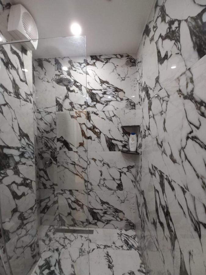 Penthouse Rooms & Aparts Тирана Екстериор снимка