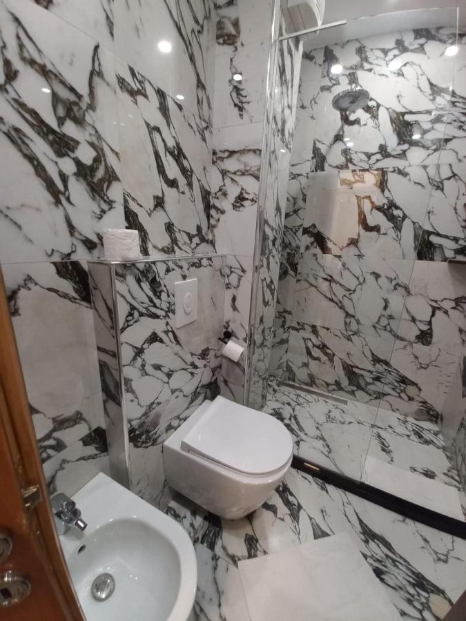Penthouse Rooms & Aparts Тирана Екстериор снимка
