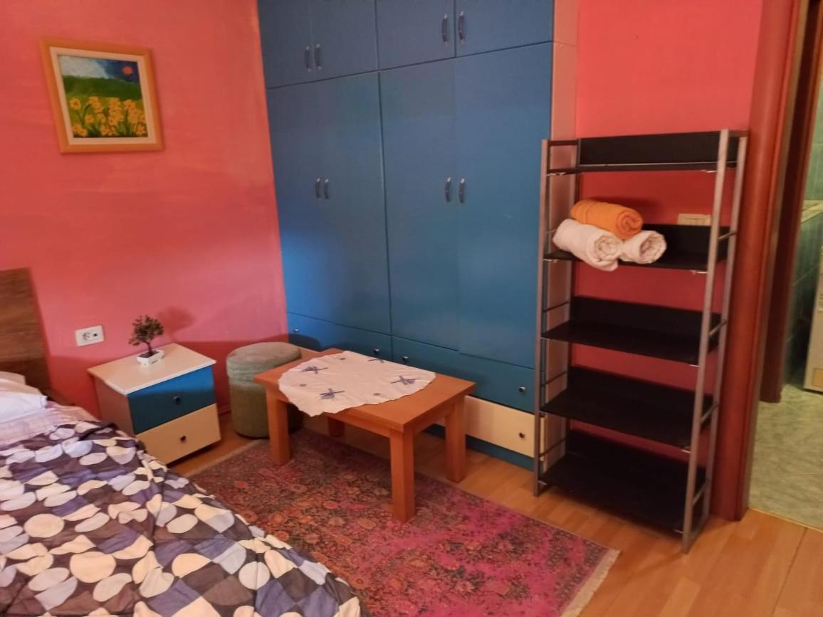 Penthouse Rooms & Aparts Тирана Екстериор снимка