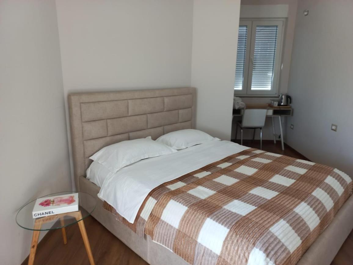 Penthouse Rooms & Aparts Тирана Екстериор снимка