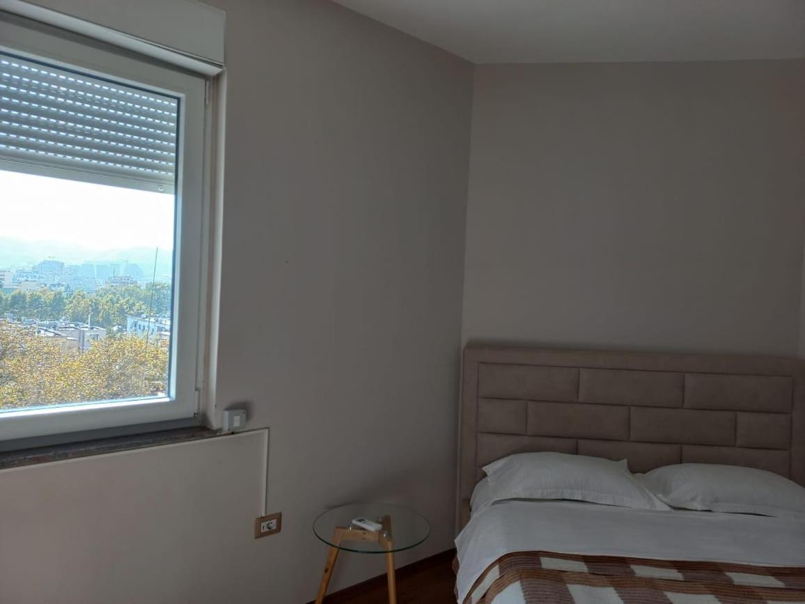 Penthouse Rooms & Aparts Тирана Екстериор снимка