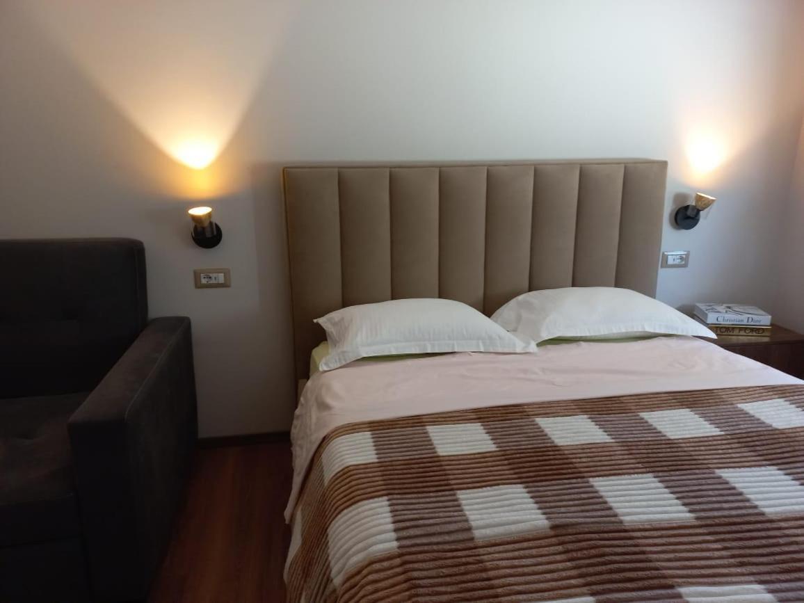 Penthouse Rooms & Aparts Тирана Екстериор снимка