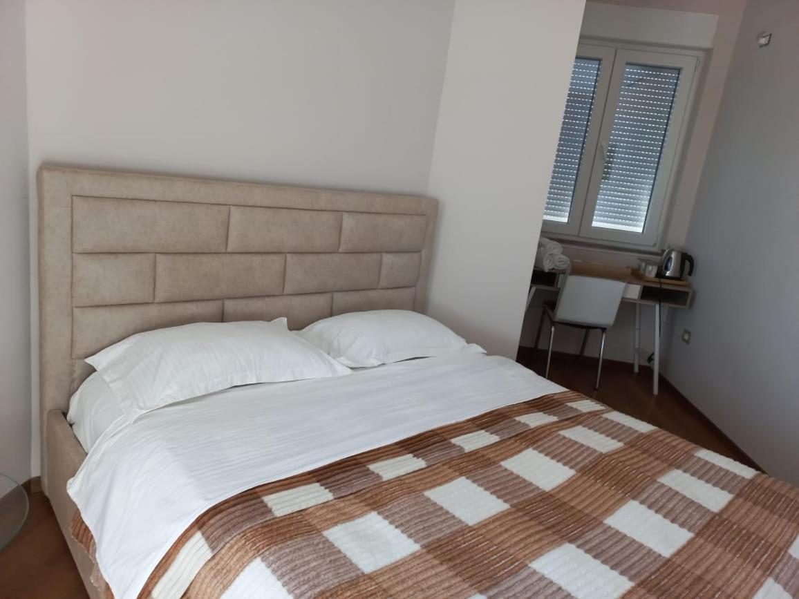 Penthouse Rooms & Aparts Тирана Екстериор снимка