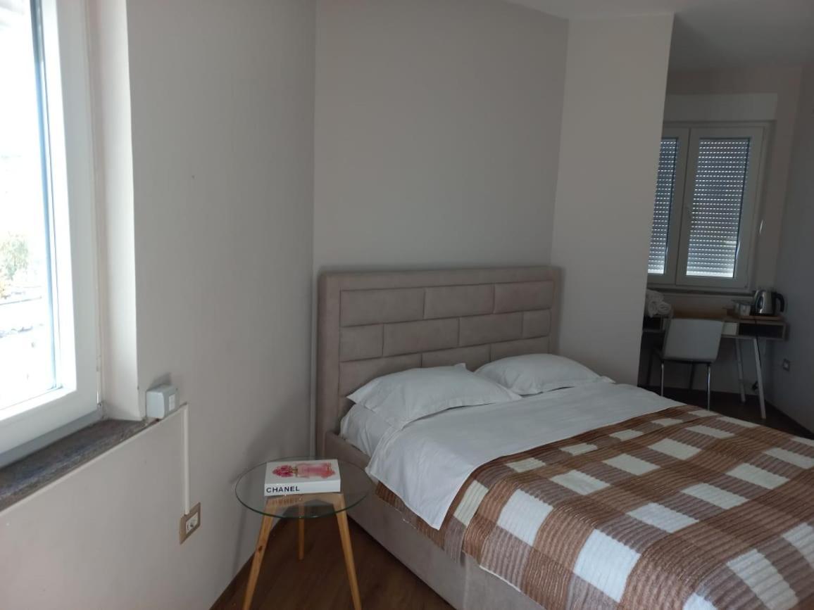 Penthouse Rooms & Aparts Тирана Екстериор снимка