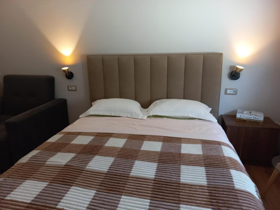 Penthouse Rooms & Aparts Тирана Екстериор снимка