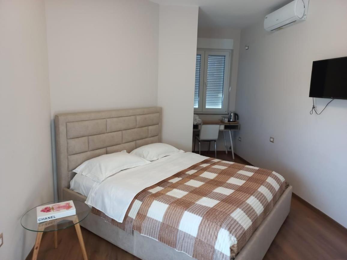 Penthouse Rooms & Aparts Тирана Екстериор снимка